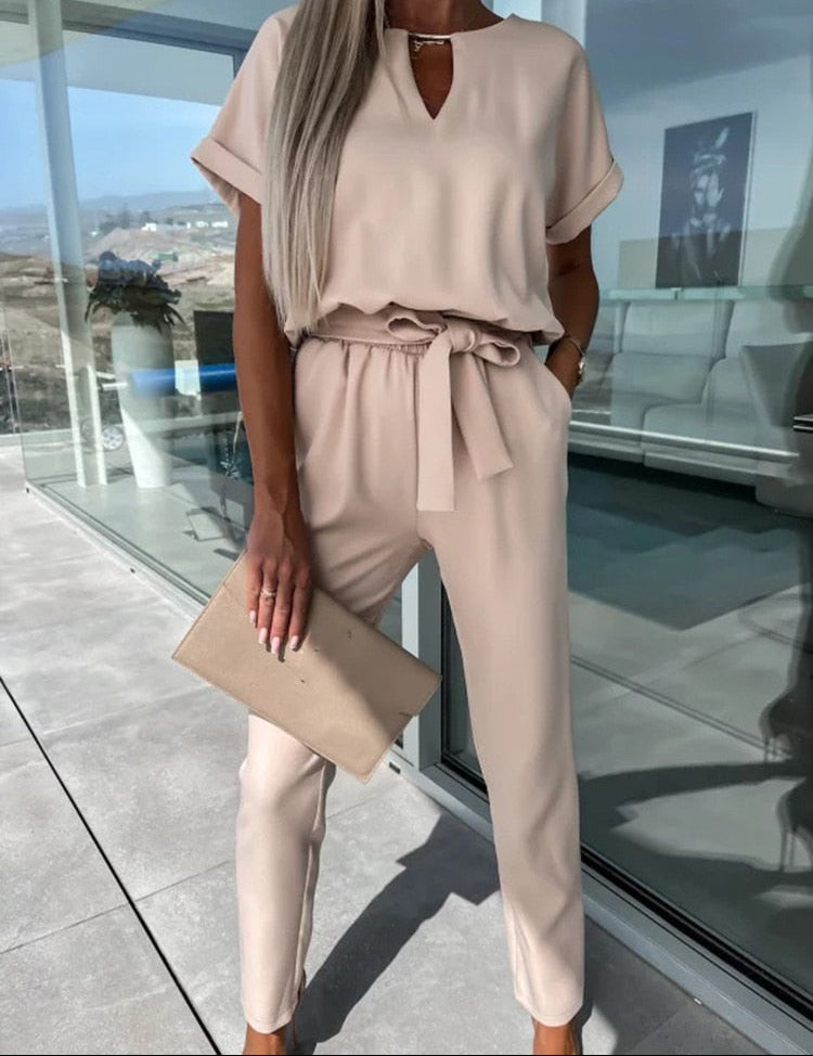 Dames jumpsuit met V-hals ceintuur en korte mouwen